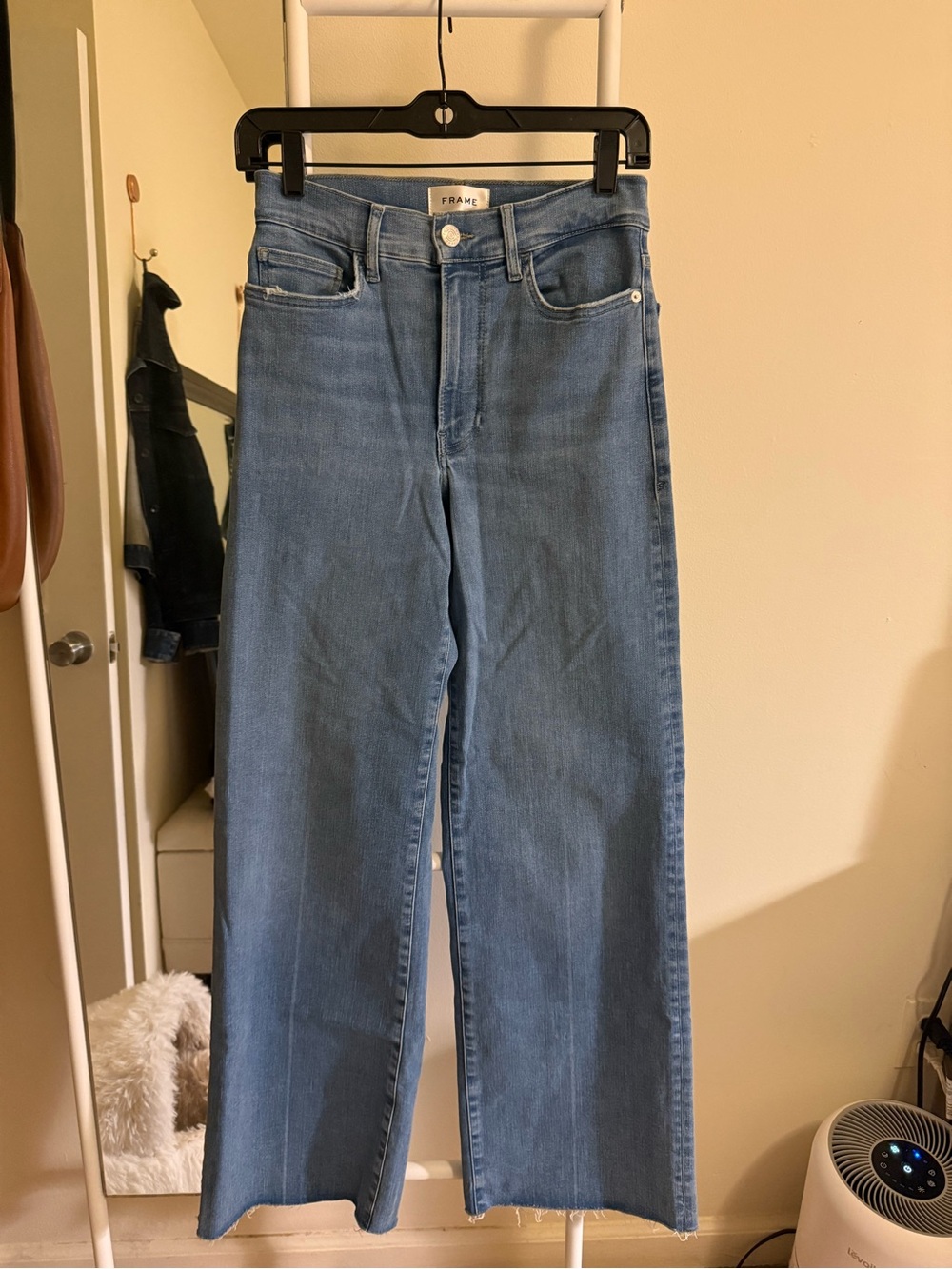 Frame Denim High-Rise Wide Leg Jeans in Light Blue Wash - Picture 6 of 10
